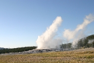 Yellowstone_Old-Faithfull2.jpg